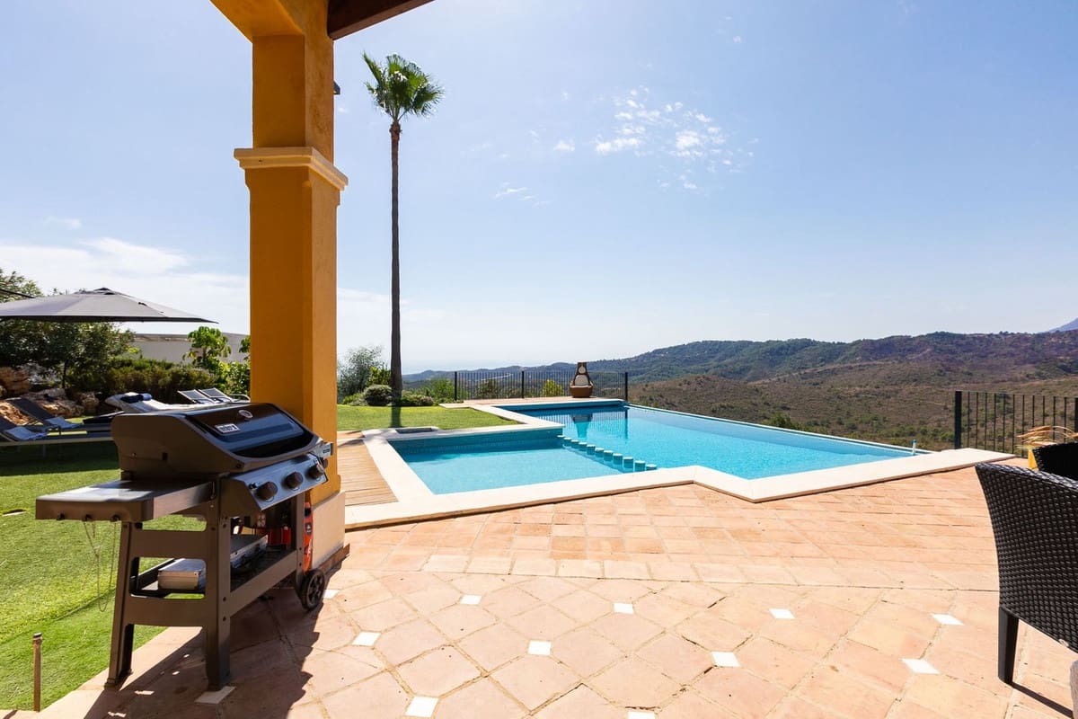 5 sovrum Villa till salu i Benahavis med garage - 1 795 000 € (Ref: 9079704)