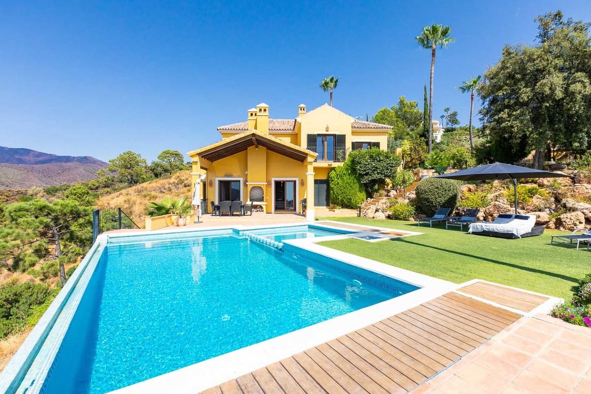 5 sovrum Villa till salu i Benahavis med garage - 1 795 000 € (Ref: 9079704)