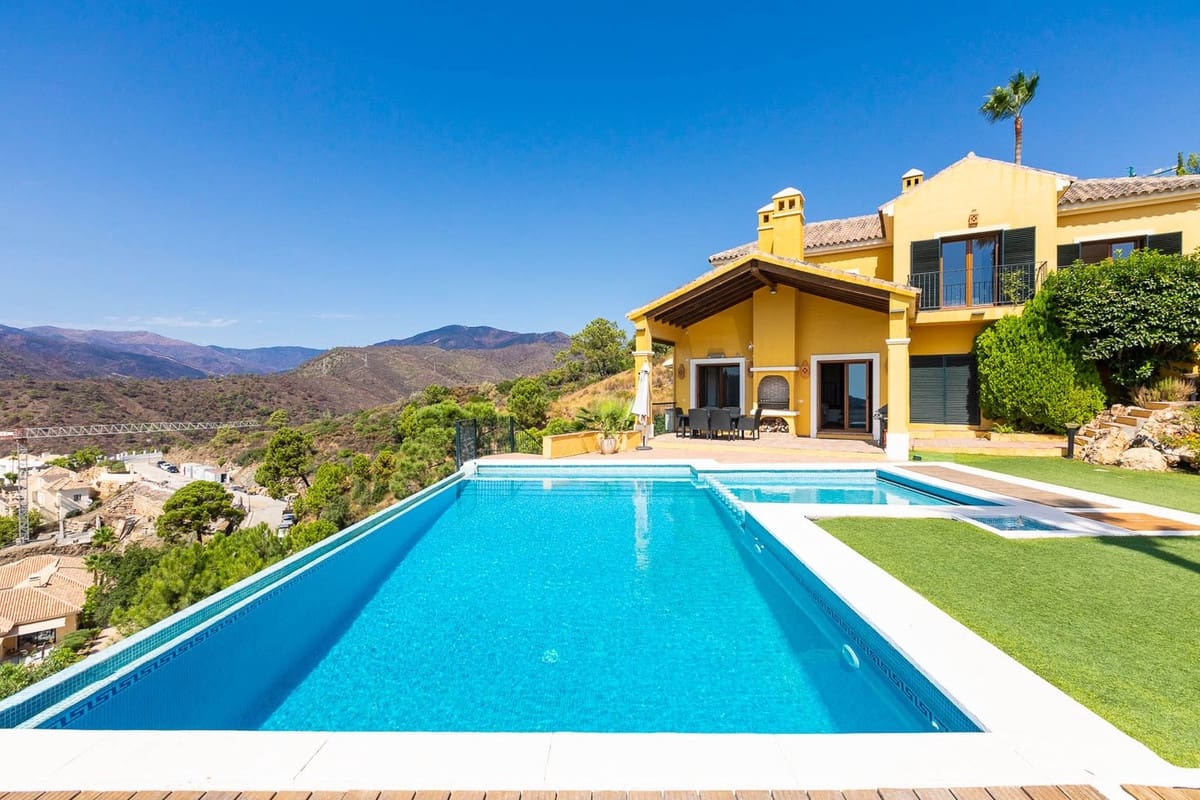 5 sovrum Villa till salu i Benahavis med garage - 1 795 000 € (Ref: 9079704)