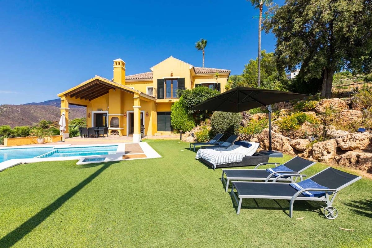 5 sovrum Villa till salu i Benahavis med garage - 1 795 000 € (Ref: 9079704)