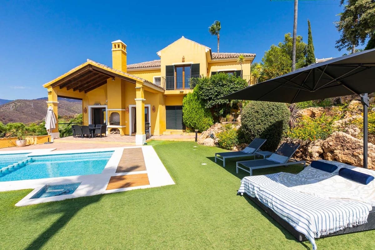 5 sovrum Villa till salu i Benahavis med garage - 1 795 000 € (Ref: 9079704)