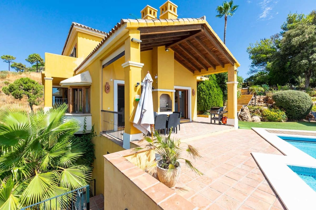 5 sovrum Villa till salu i Benahavis med garage - 1 795 000 € (Ref: 9079704)