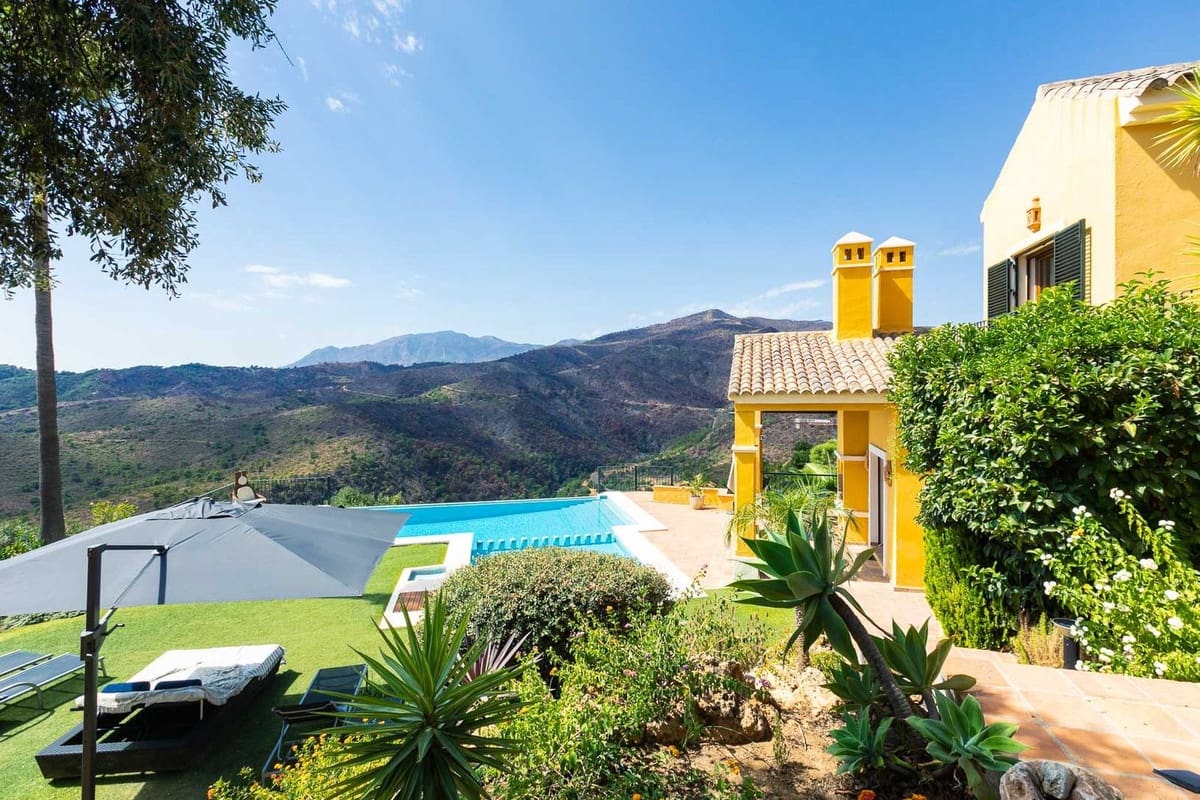 5 sovrum Villa till salu i Benahavis med garage - 1 795 000 € (Ref: 9079704)