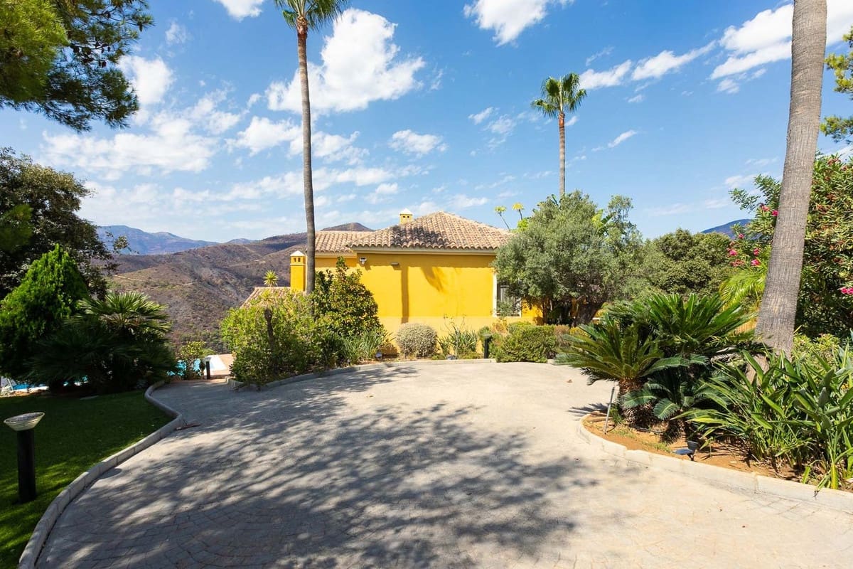 5 sovrum Villa till salu i Benahavis med garage - 1 795 000 € (Ref: 9079704)