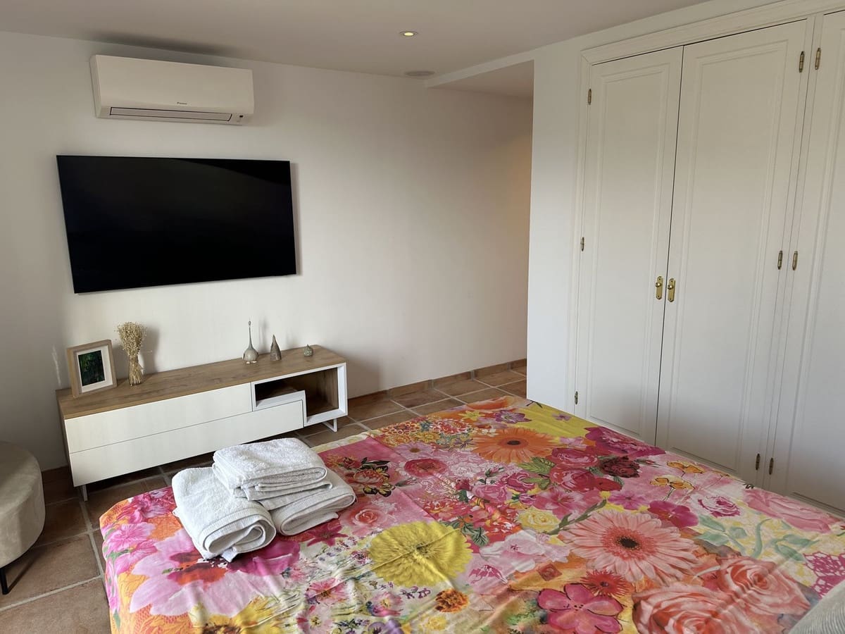 5 sovrum Villa till salu i Benahavis med garage - 1 795 000 € (Ref: 9079704)