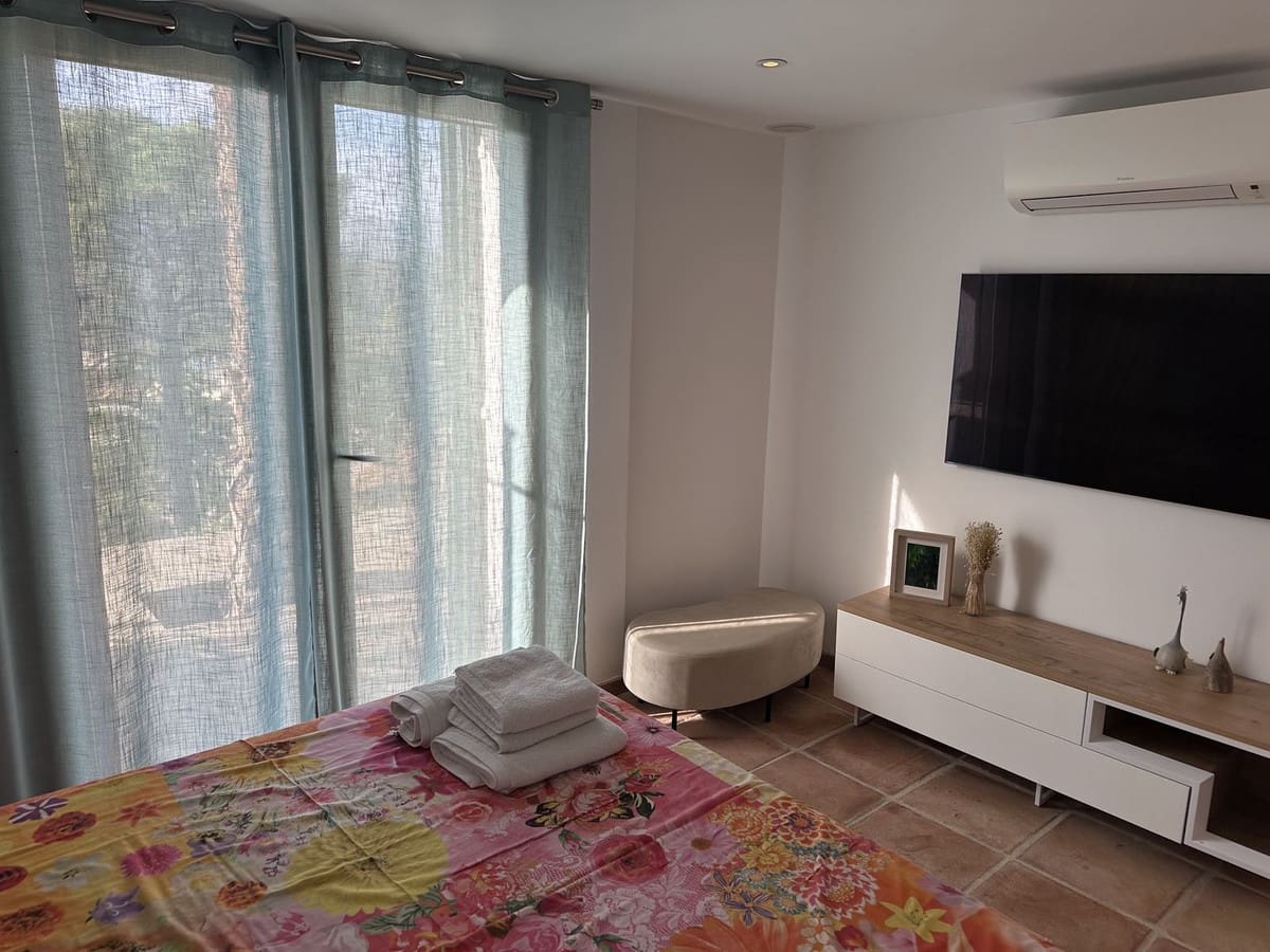 5 sovrum Villa till salu i Benahavis med garage - 1 795 000 € (Ref: 9079704)