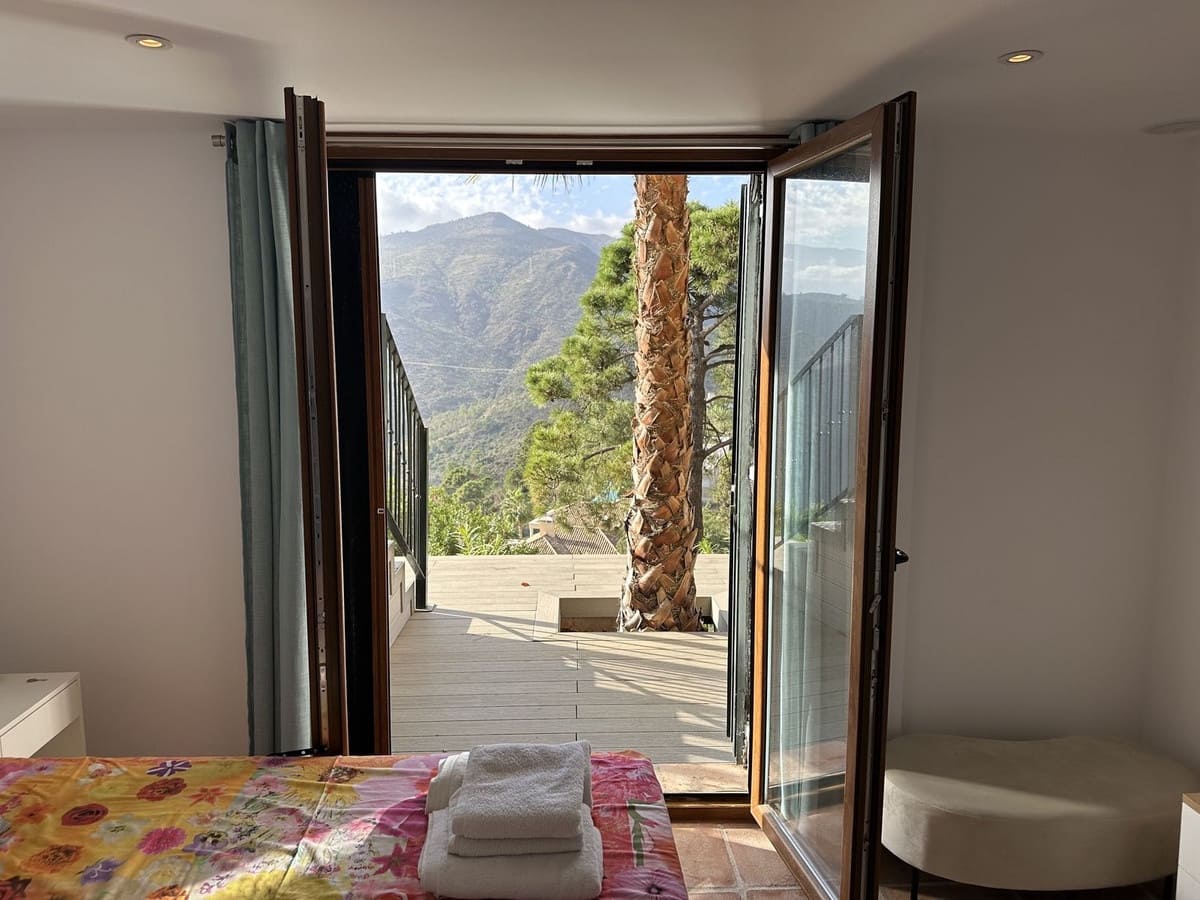 5 sovrum Villa till salu i Benahavis med garage - 1 795 000 € (Ref: 9079704)