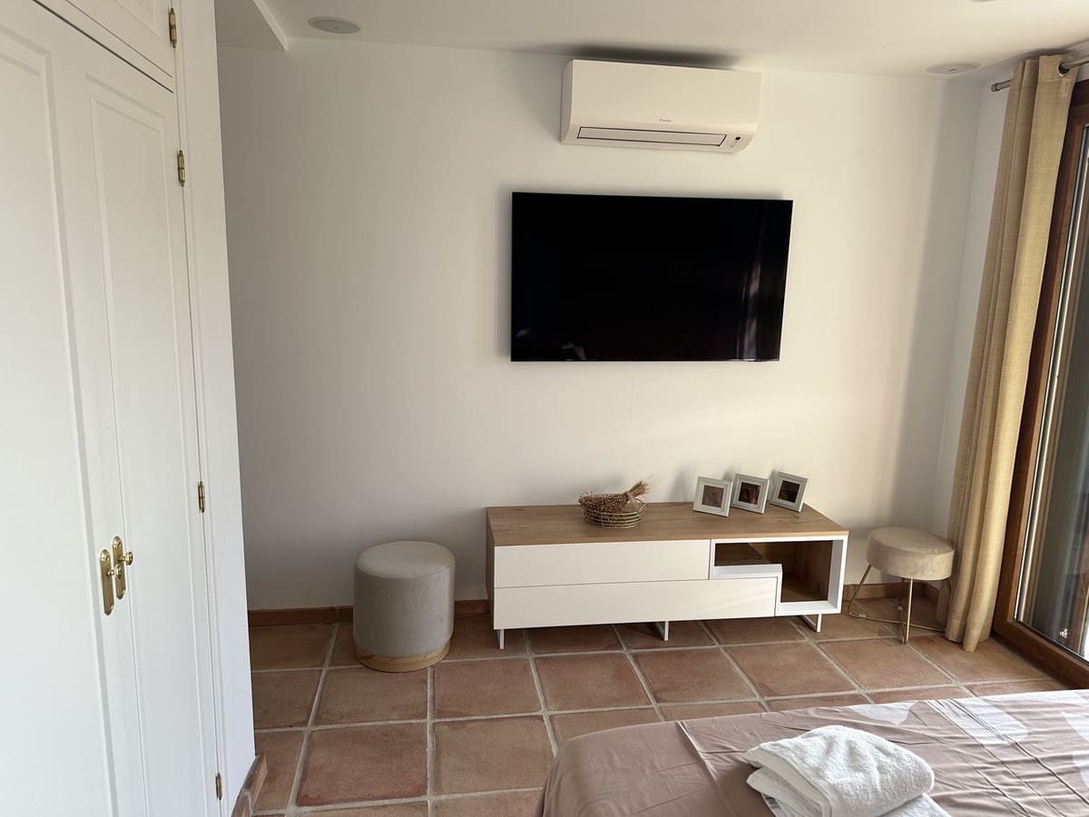 5 sovrum Villa till salu i Benahavis med garage - 1 795 000 € (Ref: 9079704)