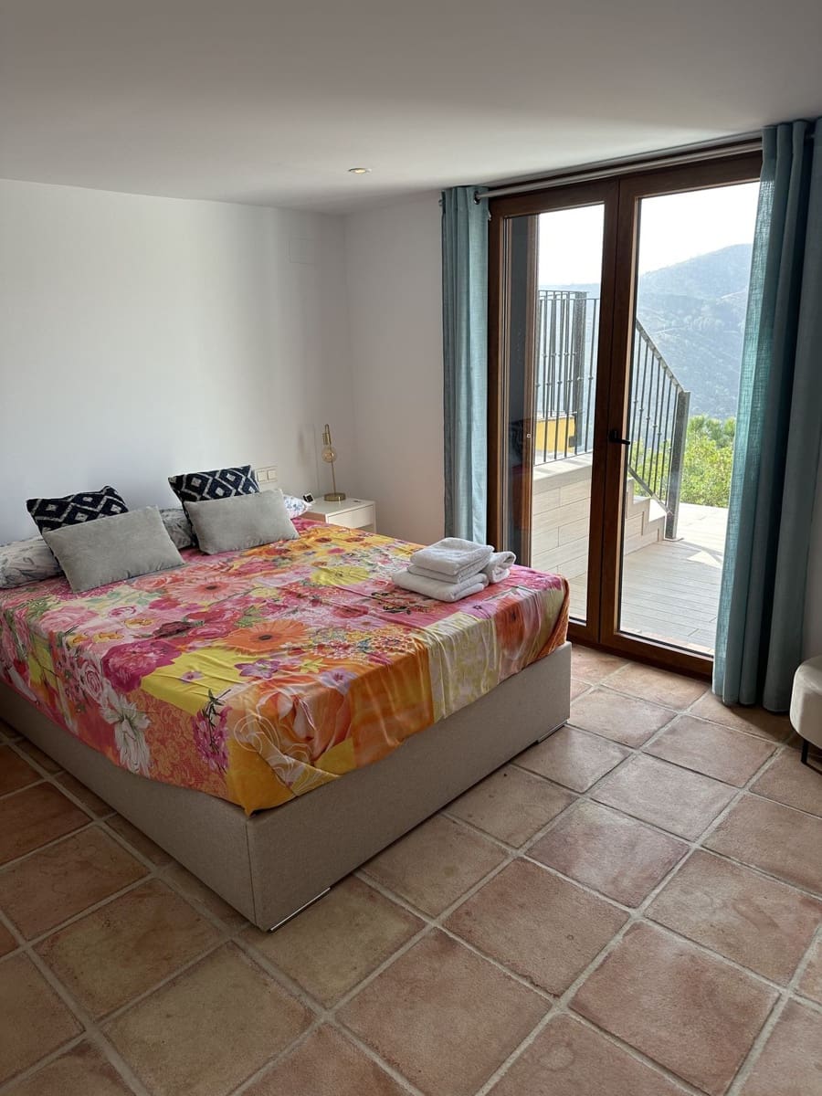 5 sovrum Villa till salu i Benahavis med garage - 1 795 000 € (Ref: 9079704)