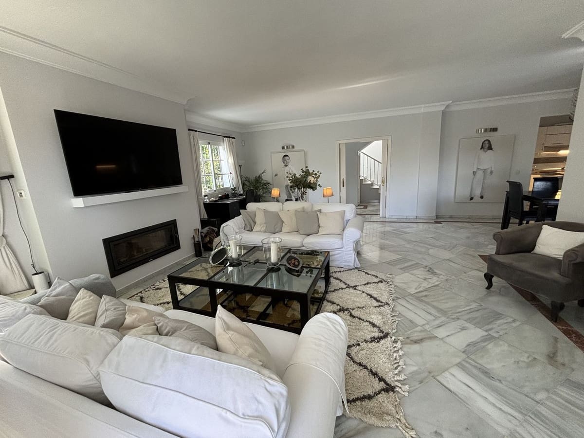5 sovrum Villa till salu i Nueva Andalucia - 1 800 000 € (Ref: 9079705)