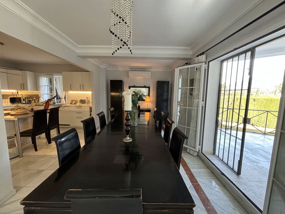 5 sovrum Villa till salu i Nueva Andalucia - 1 800 000 € (Ref: 9079705)