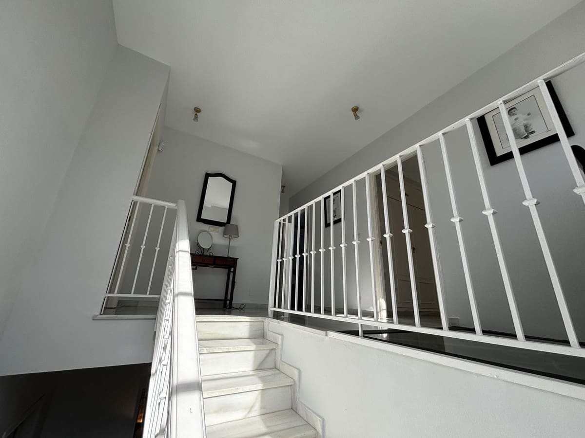 5 sovrum Villa till salu i Nueva Andalucia - 1 800 000 € (Ref: 9079705)