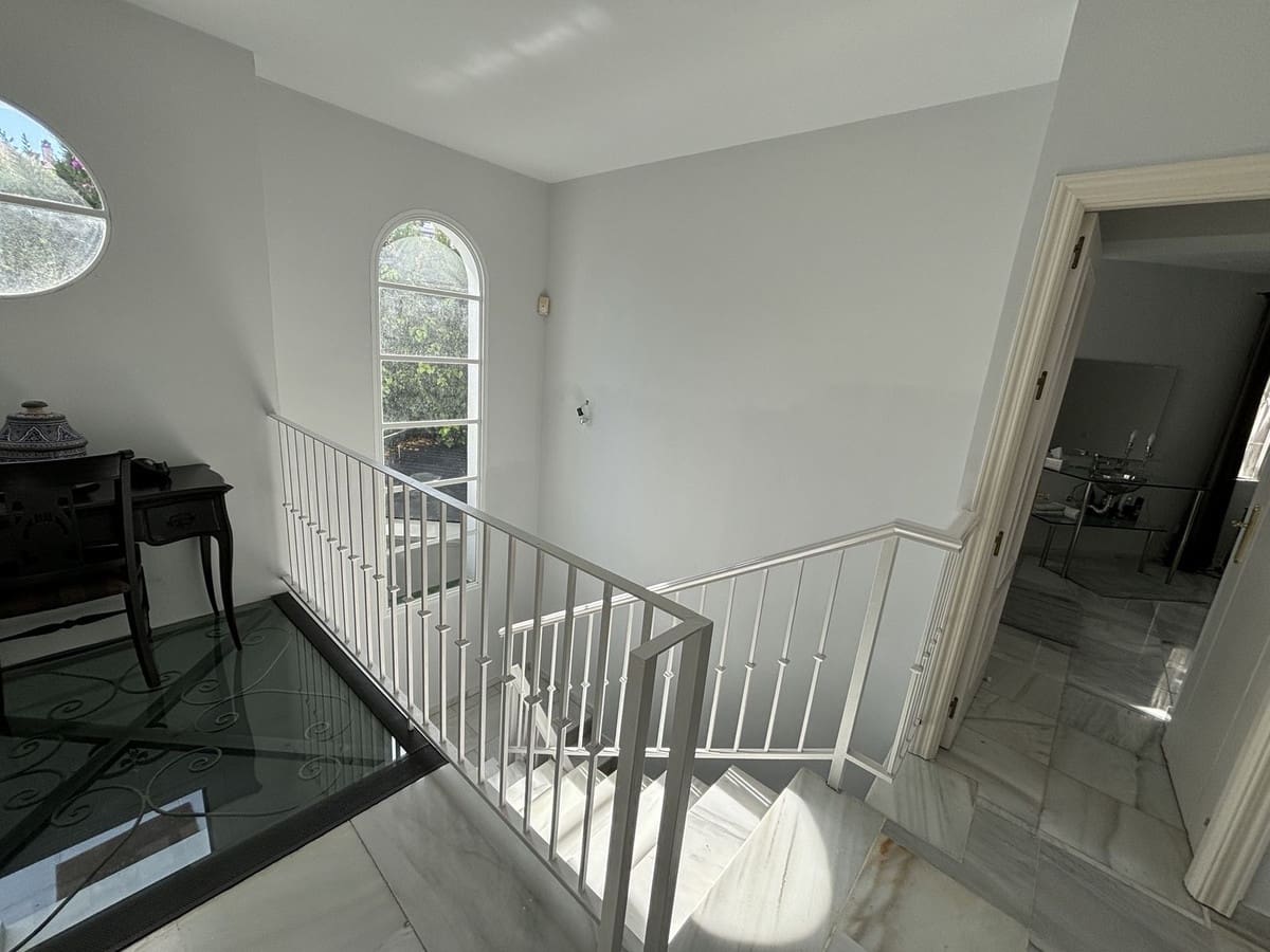5 sovrum Villa till salu i Nueva Andalucia - 1 800 000 € (Ref: 9079705)