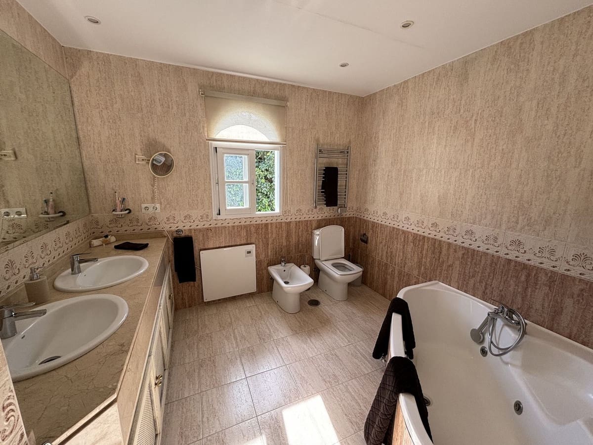 5 sovrum Villa till salu i Nueva Andalucia - 1 800 000 € (Ref: 9079705)