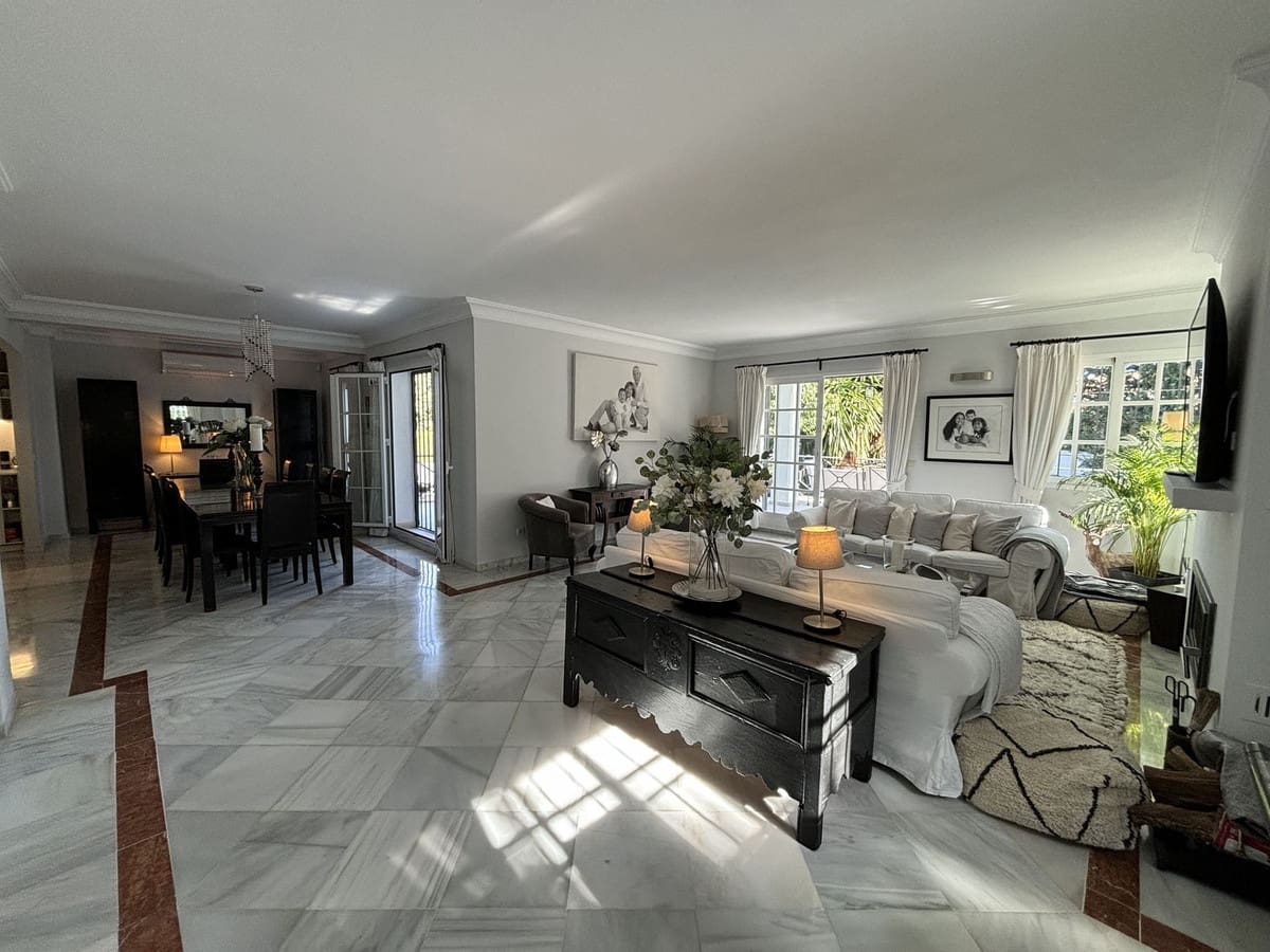 5 sovrum Villa till salu i Nueva Andalucia - 1 800 000 € (Ref: 9079705)