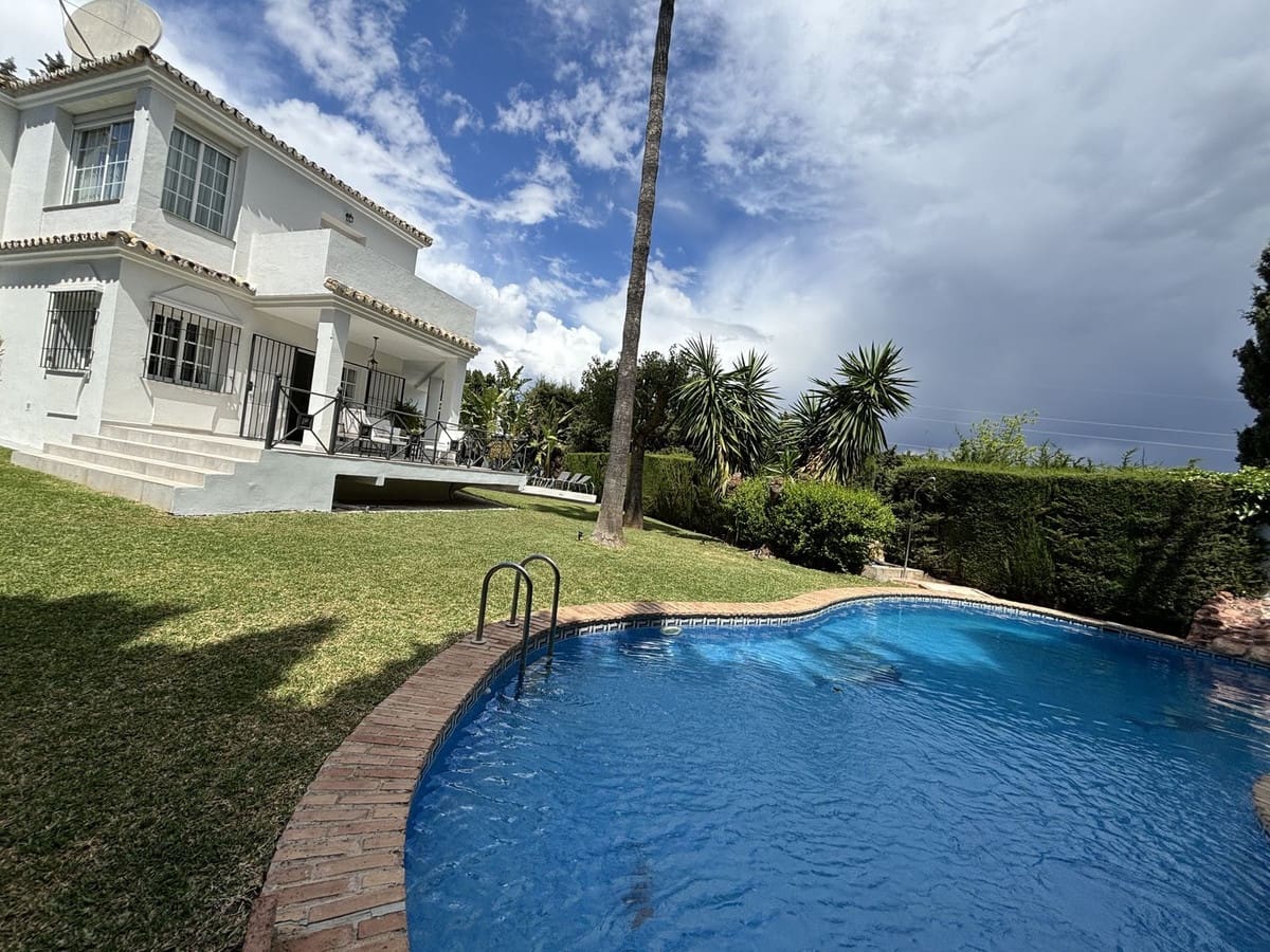 5 sovrum Villa till salu i Nueva Andalucia - 1 800 000 € (Ref: 9079705)