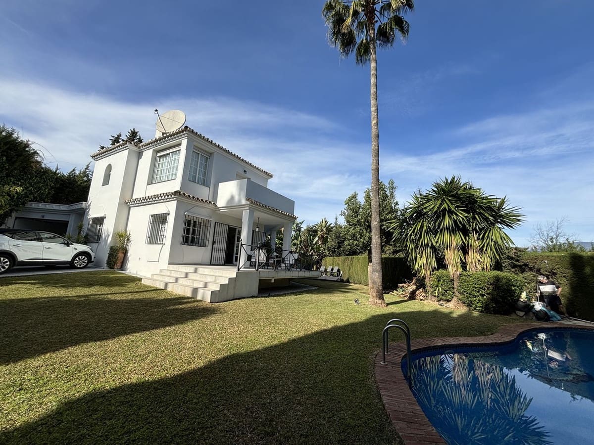 5 sovrum Villa till salu i Nueva Andalucia - 1 800 000 € (Ref: 9079705)