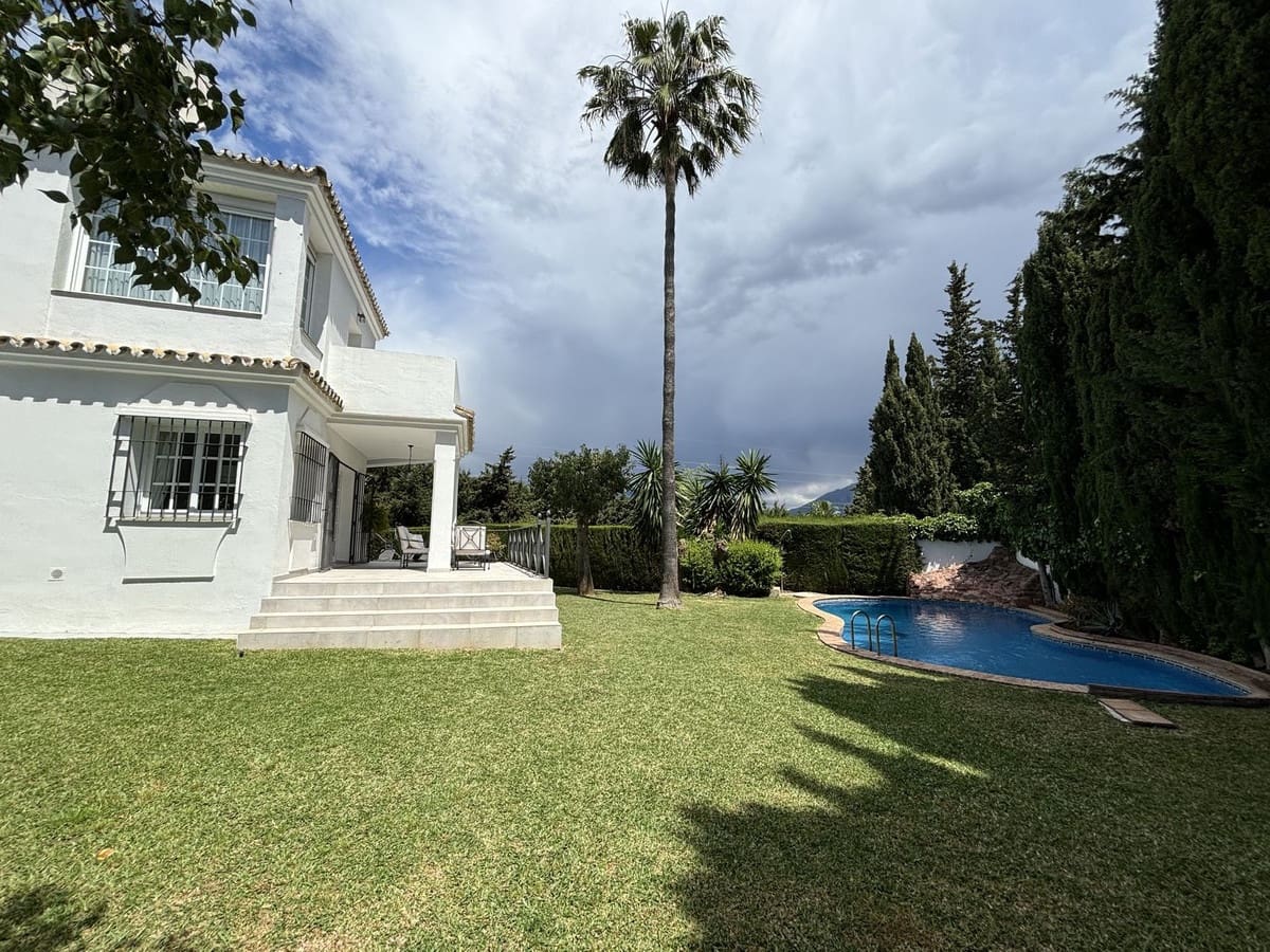5 sovrum Villa till salu i Nueva Andalucia - 1 800 000 € (Ref: 9079705)