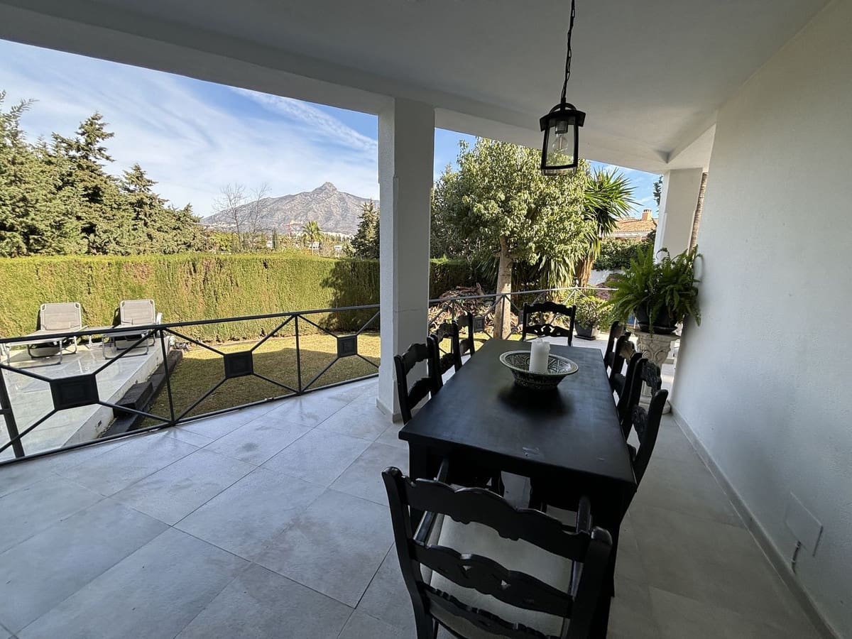 5 sovrum Villa till salu i Nueva Andalucia - 1 800 000 € (Ref: 9079705)