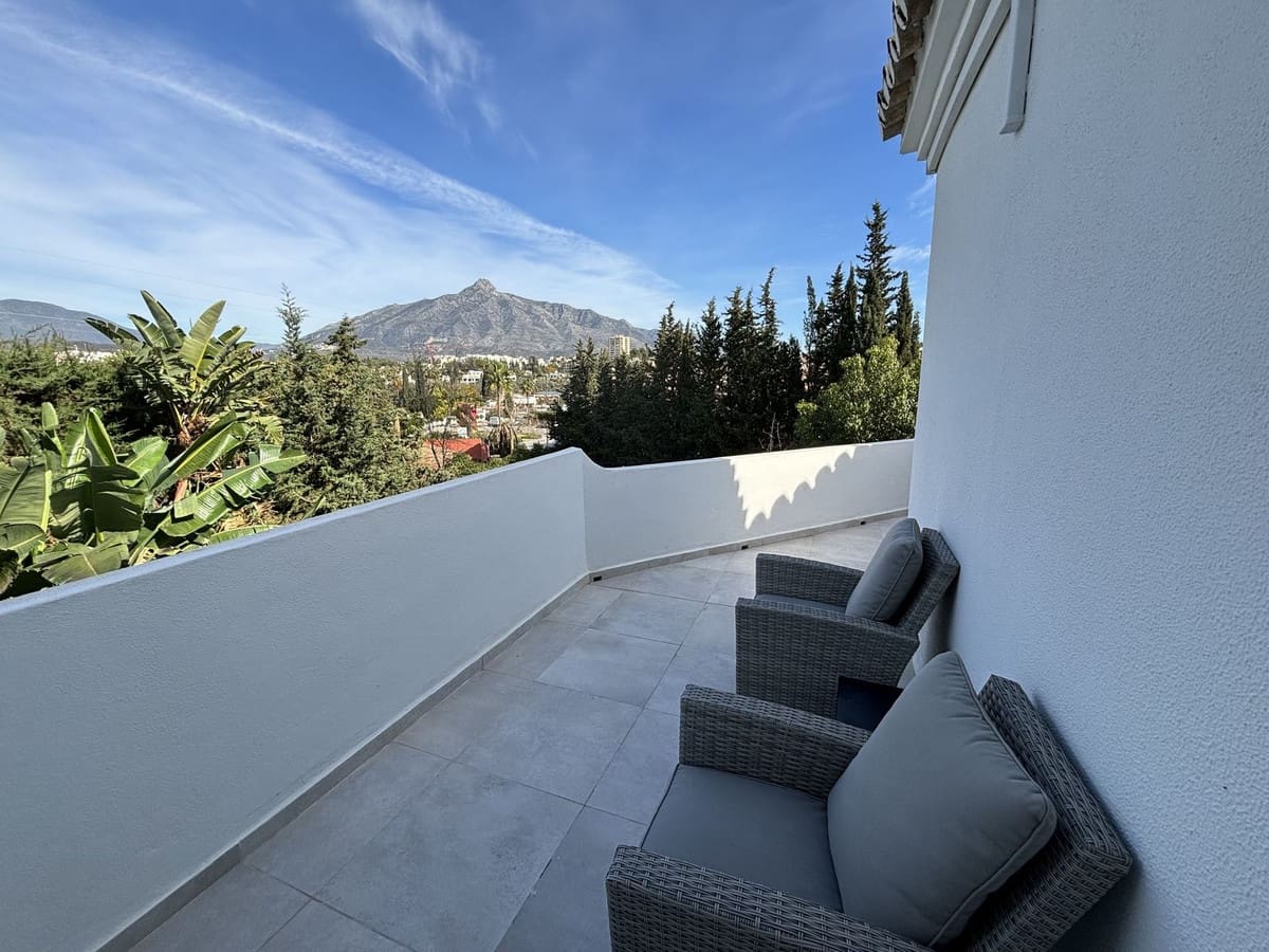 5 sovrum Villa till salu i Nueva Andalucia - 1 800 000 € (Ref: 9079705)