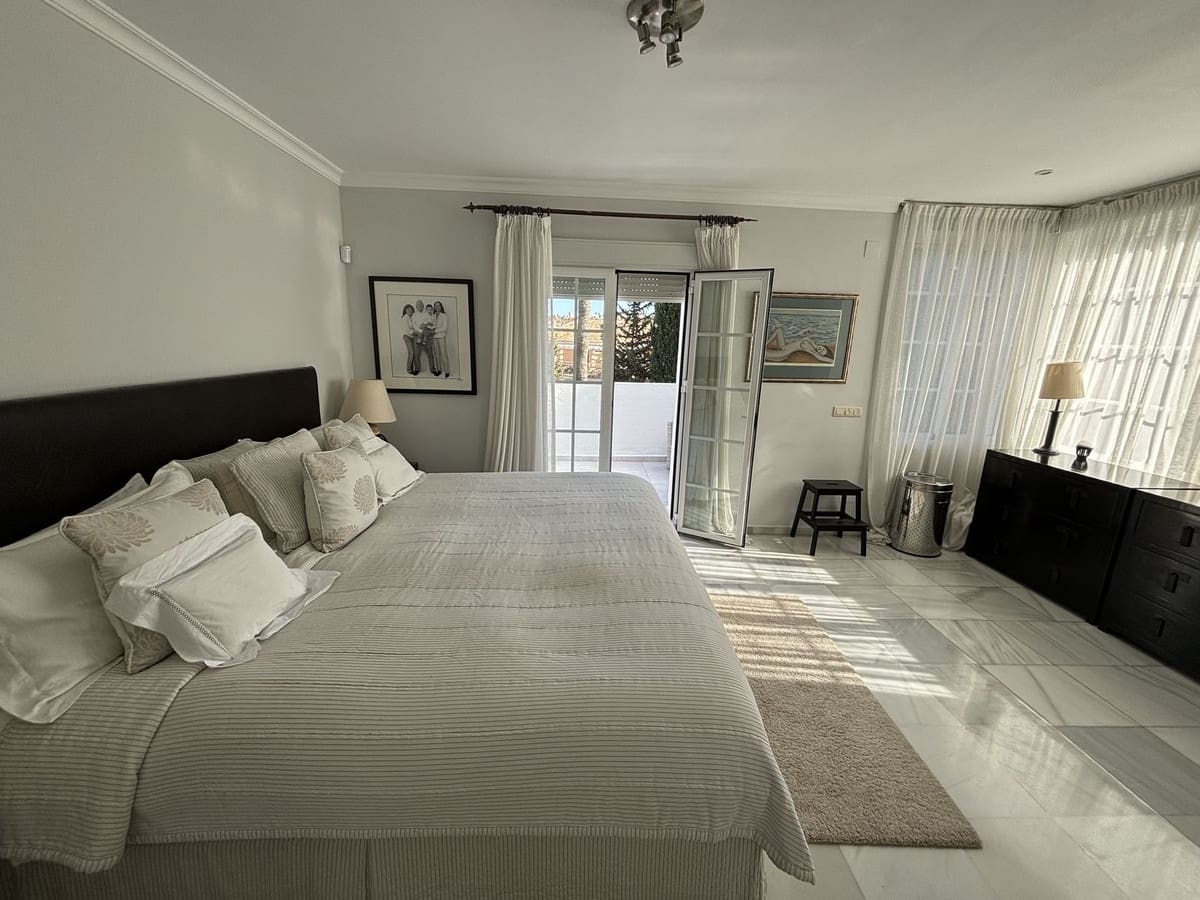 5 sovrum Villa till salu i Nueva Andalucia - 1 800 000 € (Ref: 9079705)