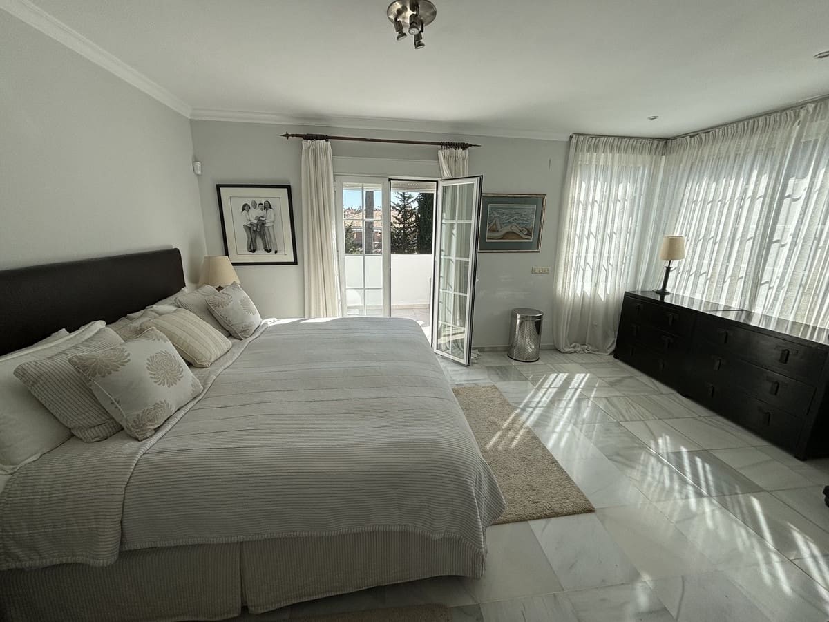 5 sovrum Villa till salu i Nueva Andalucia - 1 800 000 € (Ref: 9079705)