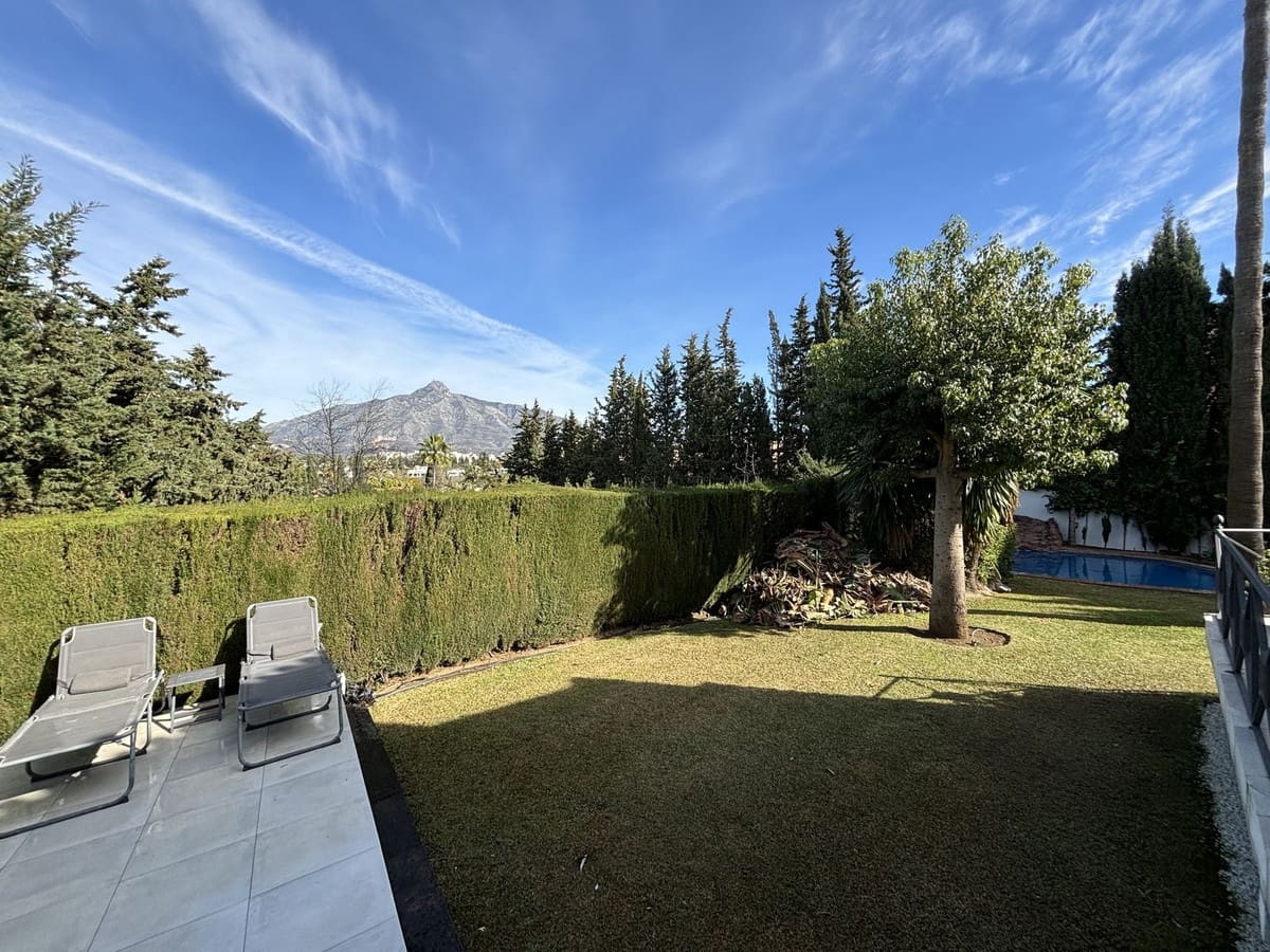 5 sovrum Villa till salu i Nueva Andalucia - 1 800 000 € (Ref: 9079705)