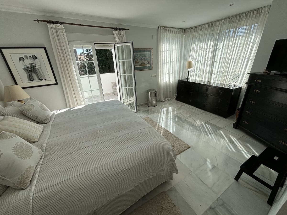 5 sovrum Villa till salu i Nueva Andalucia - 1 800 000 € (Ref: 9079705)