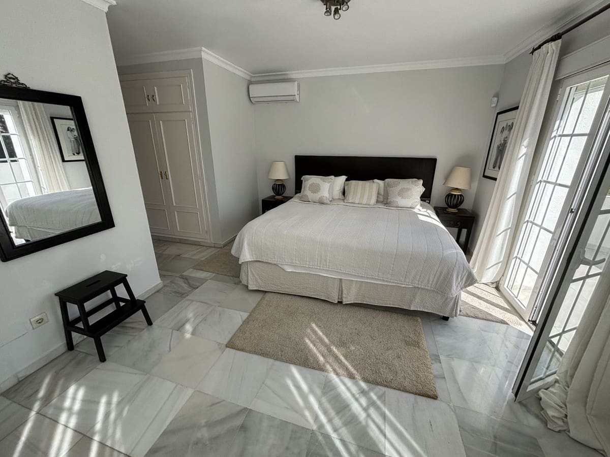 5 sovrum Villa till salu i Nueva Andalucia - 1 800 000 € (Ref: 9079705)