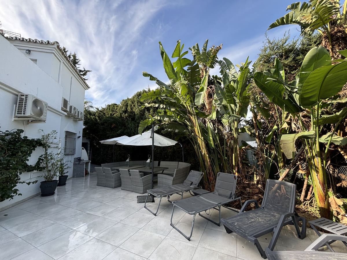 5 sovrum Villa till salu i Nueva Andalucia - 1 800 000 € (Ref: 9079705)