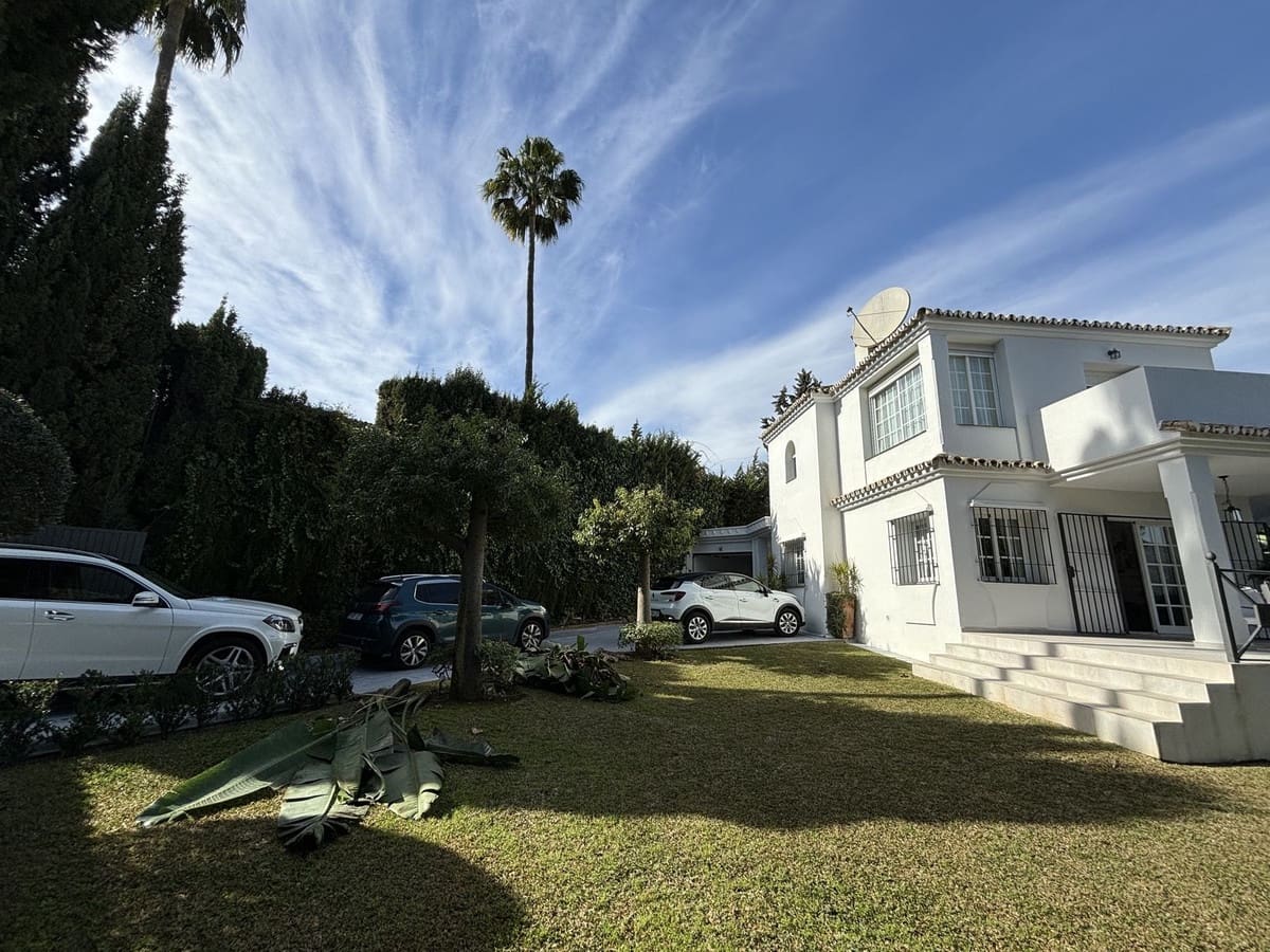 5 sovrum Villa till salu i Nueva Andalucia - 1 800 000 € (Ref: 9079705)