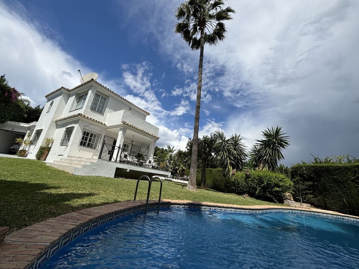 5 sovrum Villa till salu i Nueva Andalucia - 1 800 000 € (Ref: 9079705)