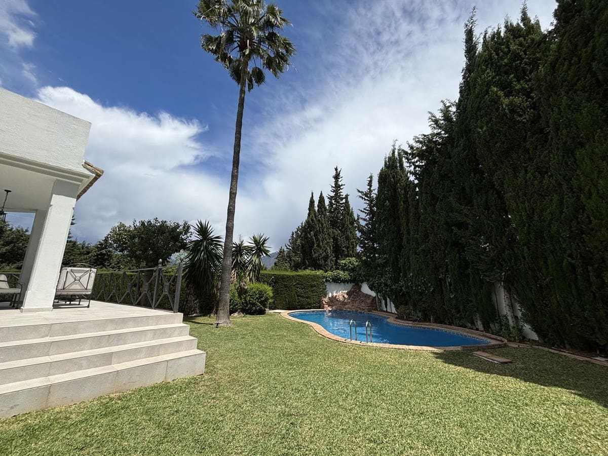 5 sovrum Villa till salu i Nueva Andalucia - 1 800 000 € (Ref: 9079705)