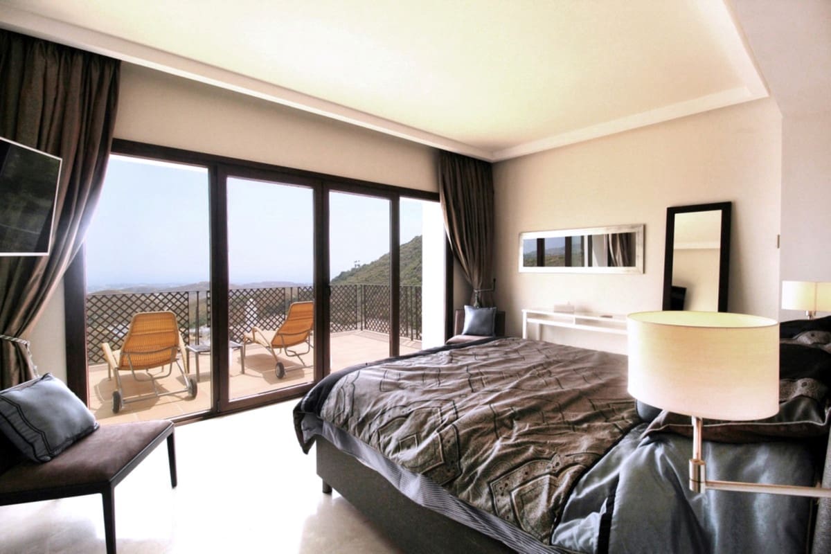 5 bedroom Villa for sale in Benahavis - € 1,795,000 (Ref: 9079707)