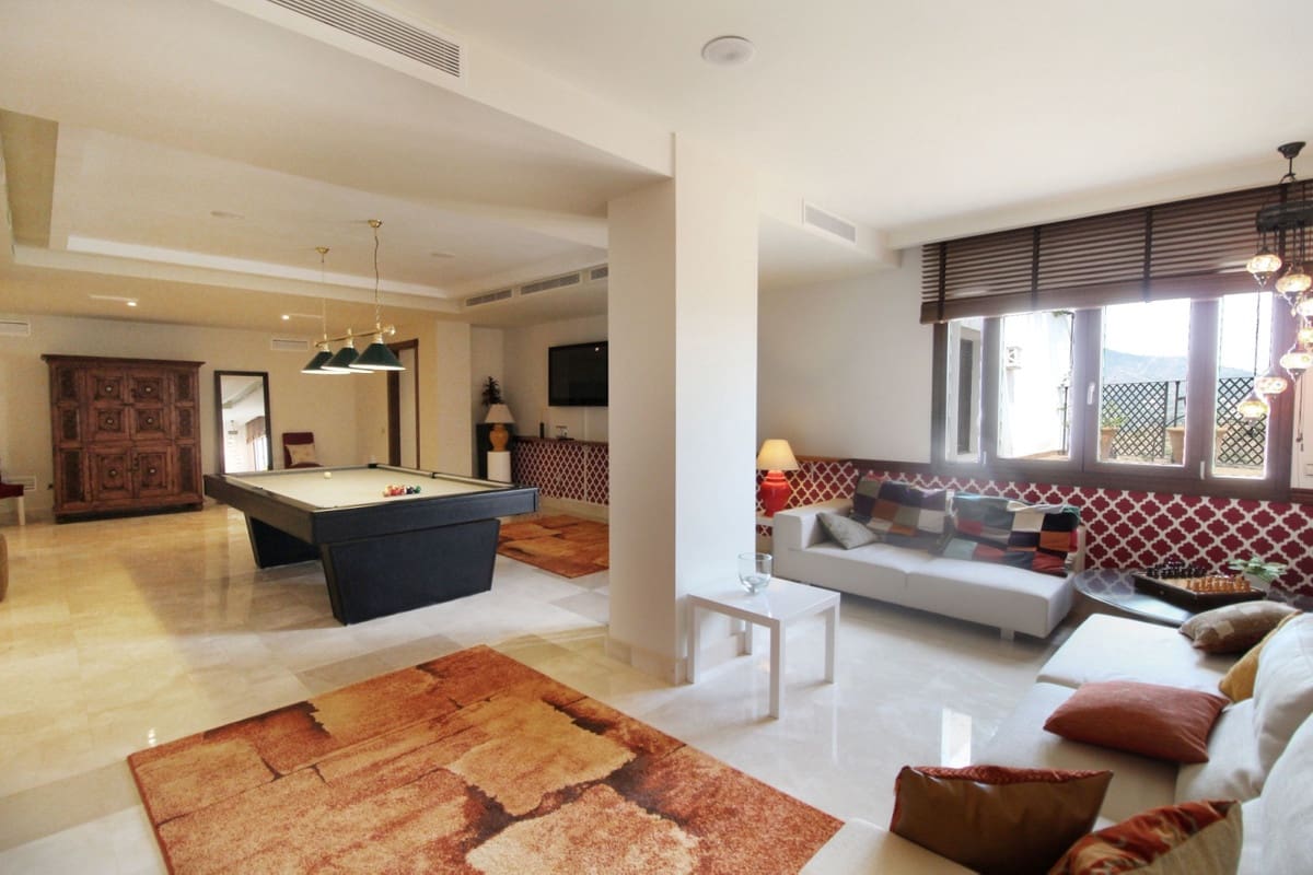 5 bedroom Villa for sale in Benahavis - € 1,795,000 (Ref: 9079707)