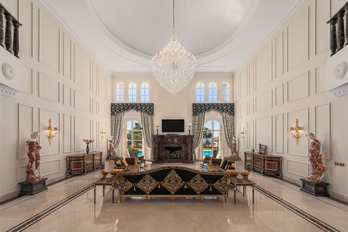 7 chambre Villa/Maison à vendre à Golden Mile avec garage - 13 000 000 € (Ref: 9080903)