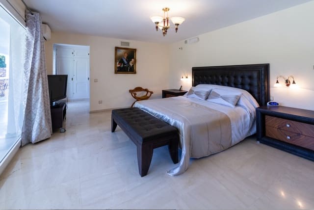 Chalet de 5 habitaciones en Sierra Blanca, Marbella en venta - 4.500.000 € (Ref: 9080907)