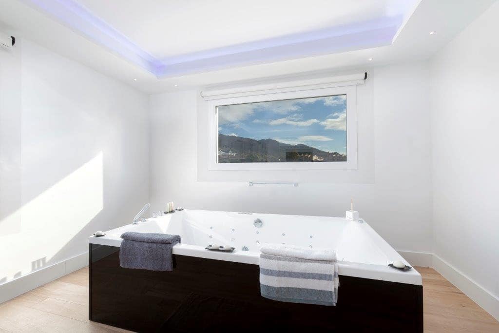 6 chambre Villa/Maison à vendre à Golden Mile avec garage - 3 950 000 € (Ref: 9080908)