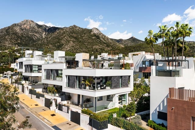 4 bedroom Townhouse for sale in Sierra Blanca, Marbella - € 3,500,000 (Ref: 9080909)
