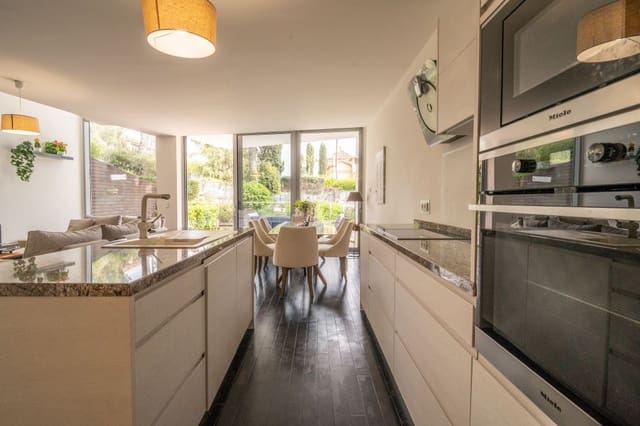 Casa de 3 habitaciones en Sierra Blanca, Marbella en venta - 1.600.000 € (Ref: 9080913)