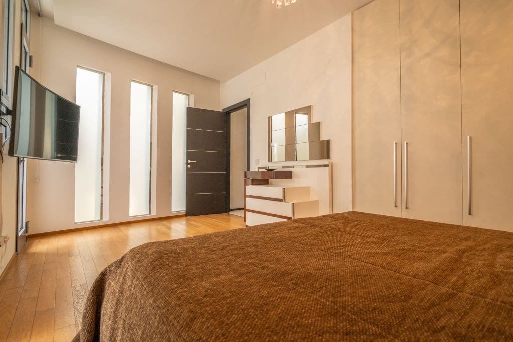 Casa de 3 habitaciones en Golden Mile en venta - 1.600.000 € (Ref: 9080913)