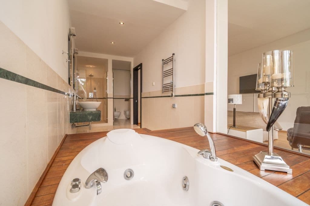 Casa de 3 habitaciones en Golden Mile en venta - 1.600.000 € (Ref: 9080913)