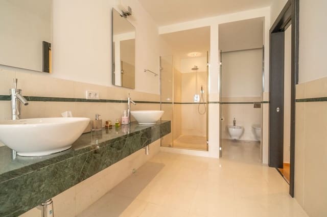 Casa de 3 habitaciones en Sierra Blanca, Marbella en venta - 1.600.000 € (Ref: 9080913)