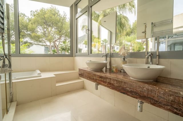 Casa de 3 habitaciones en Sierra Blanca, Marbella en venta - 1.600.000 € (Ref: 9080913)