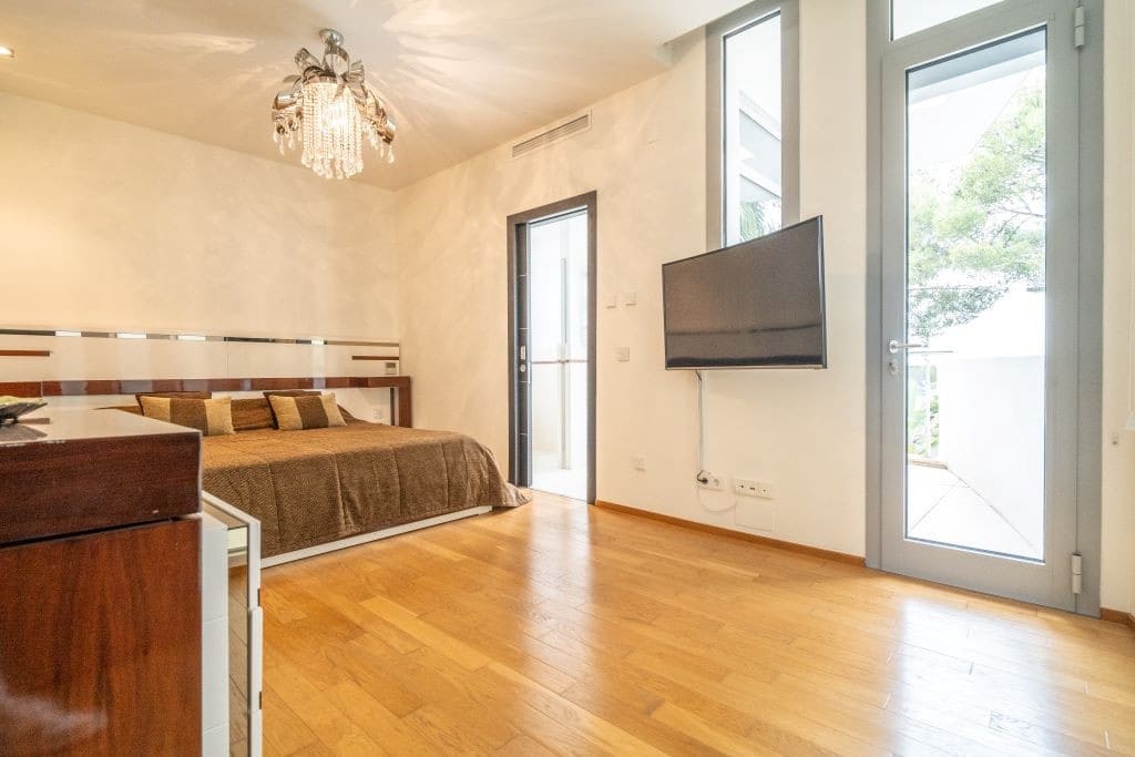 Casa de 3 habitaciones en Golden Mile en venta - 1.600.000 € (Ref: 9080913)
