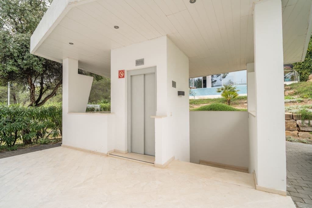 Casa de 3 habitaciones en Golden Mile en venta - 1.600.000 € (Ref: 9080913)