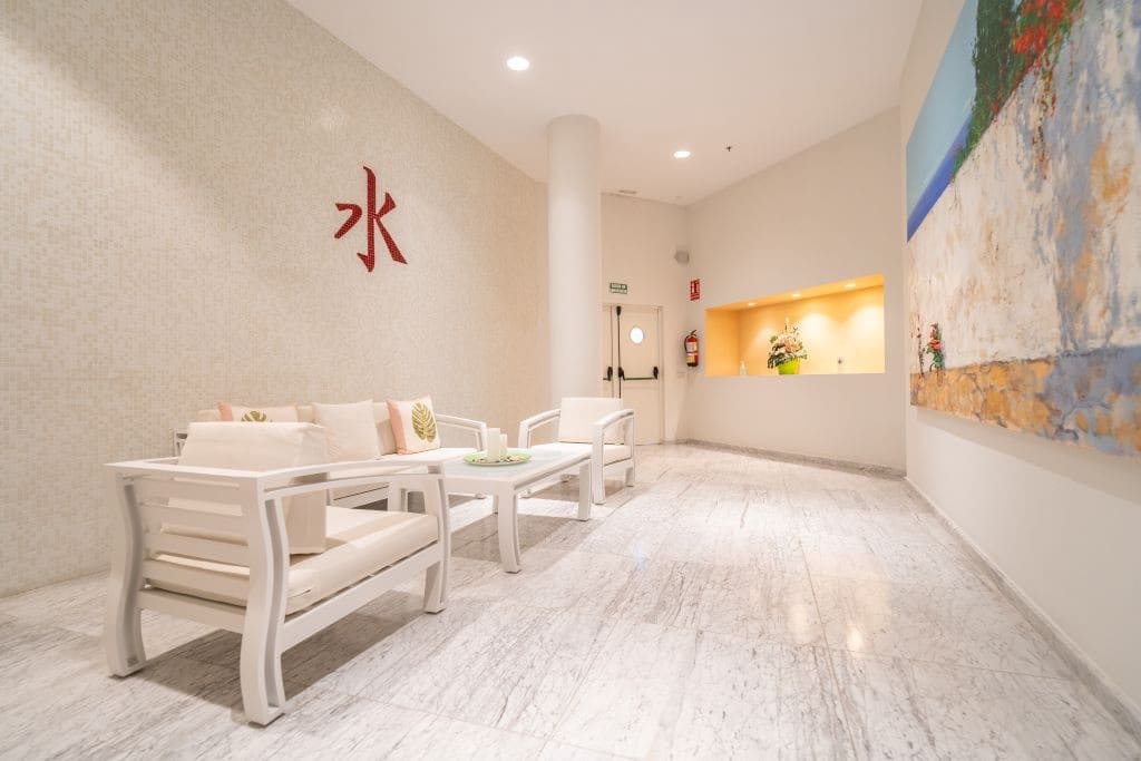 Casa de 3 habitaciones en Golden Mile en venta - 1.600.000 € (Ref: 9080913)