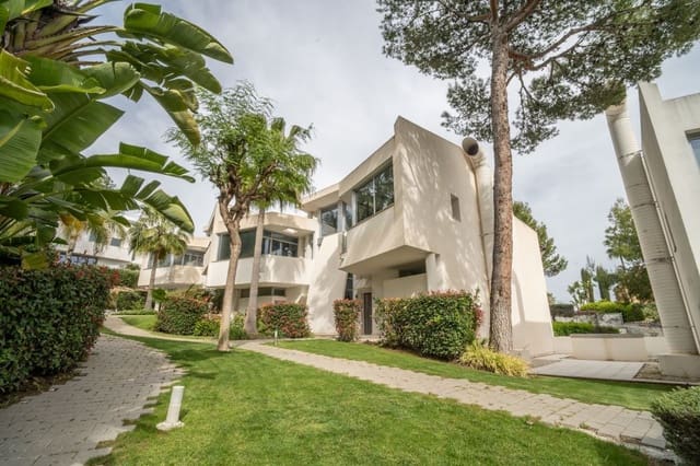 Casa de 3 habitaciones en Sierra Blanca, Marbella en venta - 1.600.000 € (Ref: 9080913)