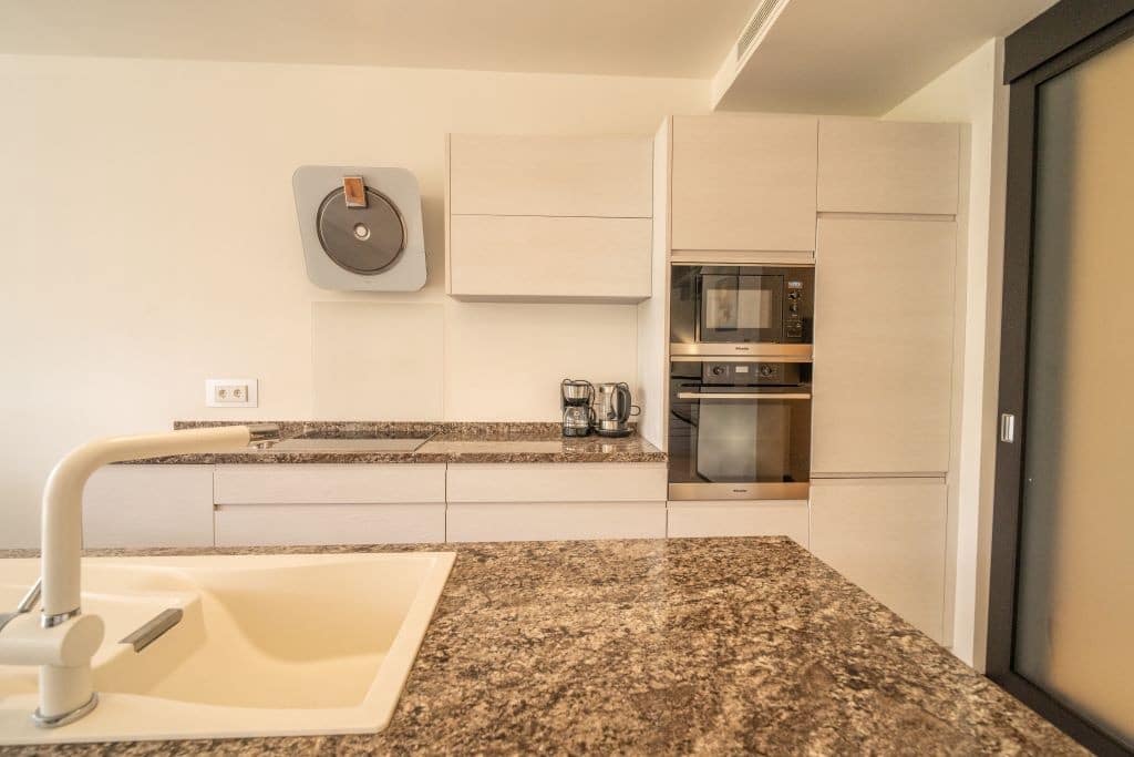 Casa de 3 habitaciones en Golden Mile en venta - 1.600.000 € (Ref: 9080913)