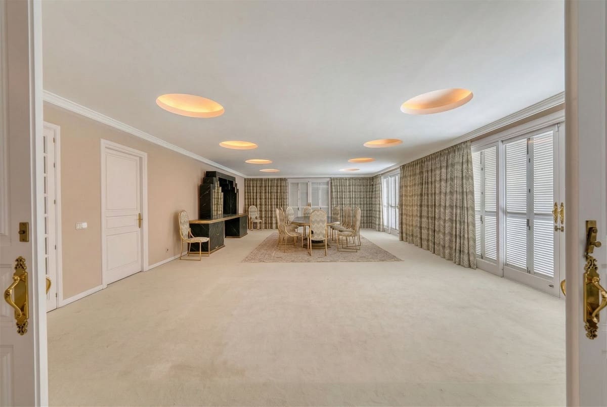 10 camera da letto Villa in vendita in Rio Real con garage - 12.000.000 € (Rif: 9080915)